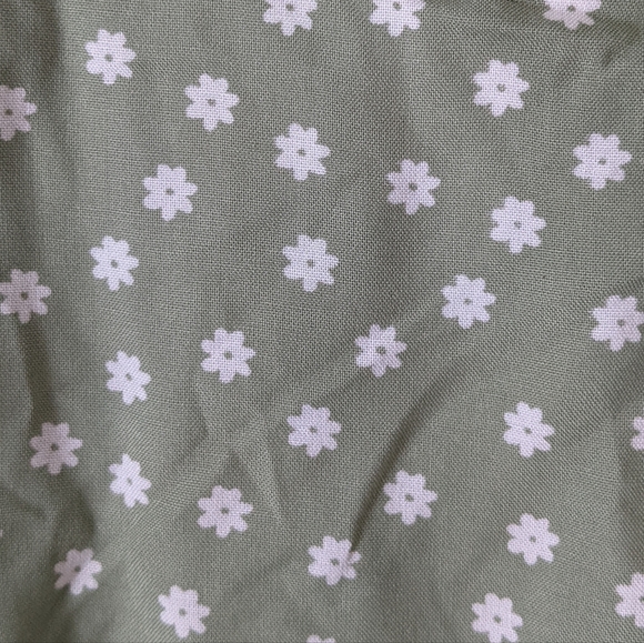 *NWT* Simons TWIK - Floral Cropped Button-Up Blouse - Picture 3 of 14